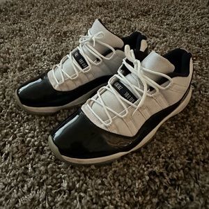 AIR JORDAN 11 RETRO LOW CONCORD black white 2013/14 size 10 used great condition